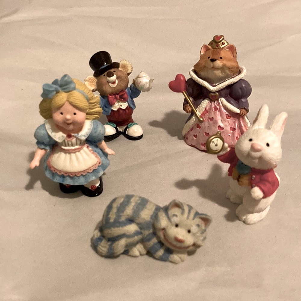 Hallmark Merry Minatures Alice in Wonderland